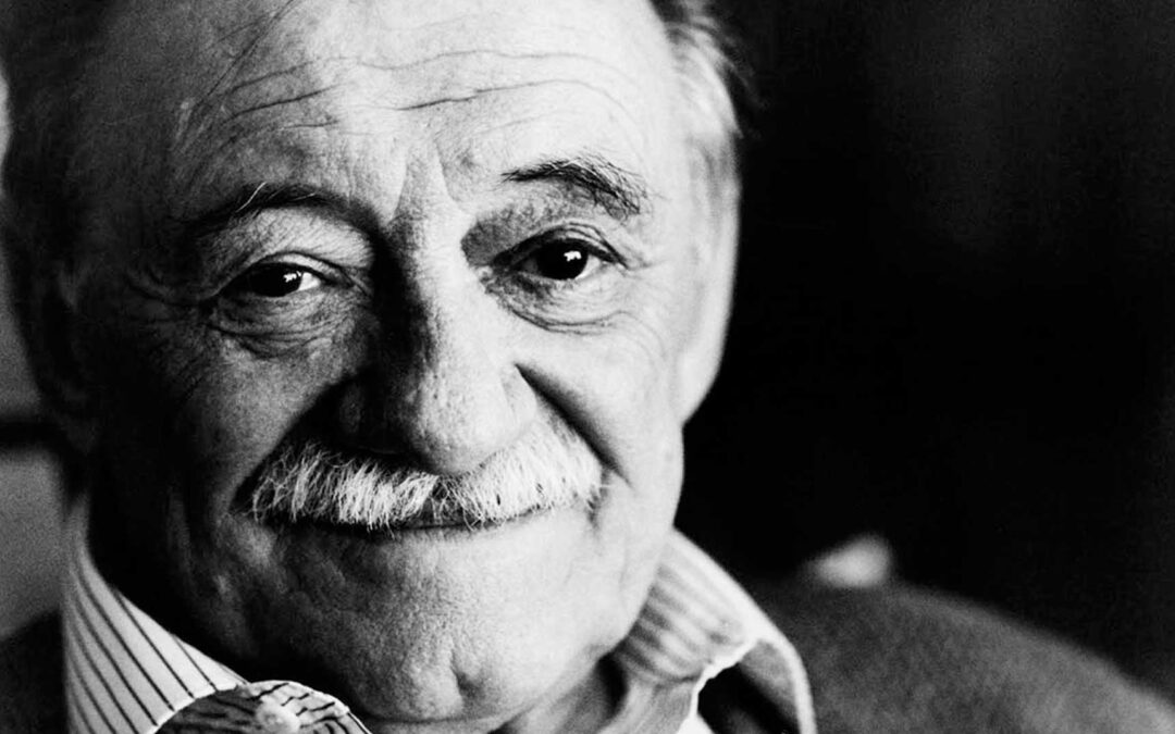 Vecinos recitan poemas de Benedetti para celebrar el Día del Libro