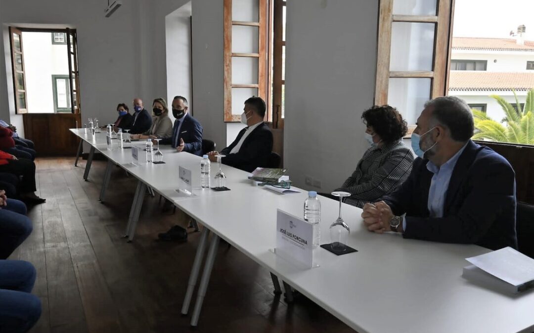 El municipio acoge la presentación oficial del libro «Vivificar el suelo», un estudio sobre la degradación del terreno y herramientas para su recuperación