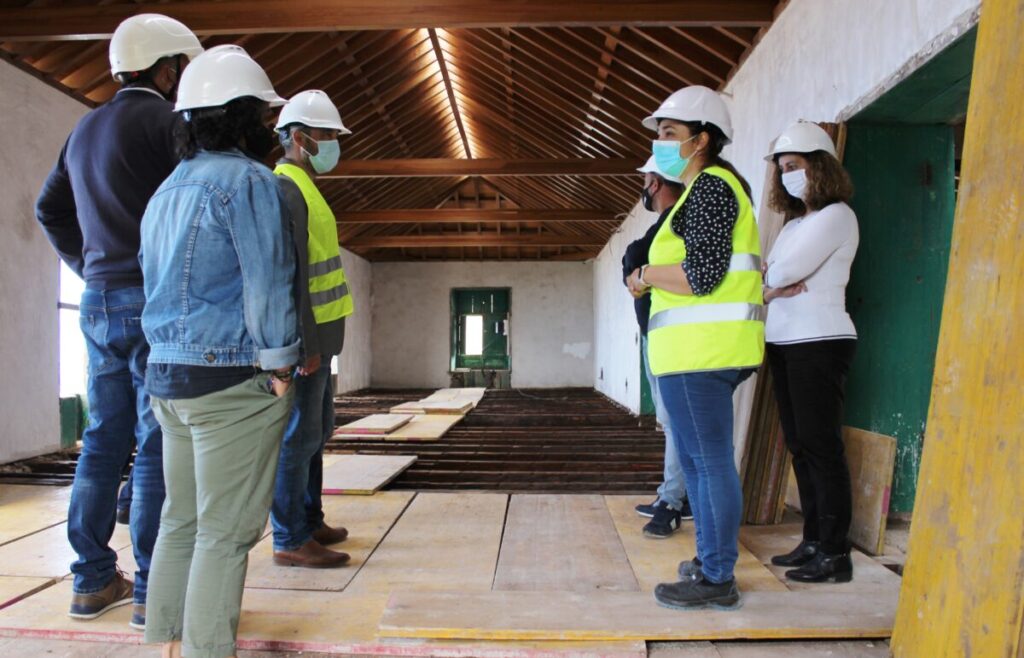 Los-ediles-y-la-encargada-de-la-obra-visitan-el-piso-superior