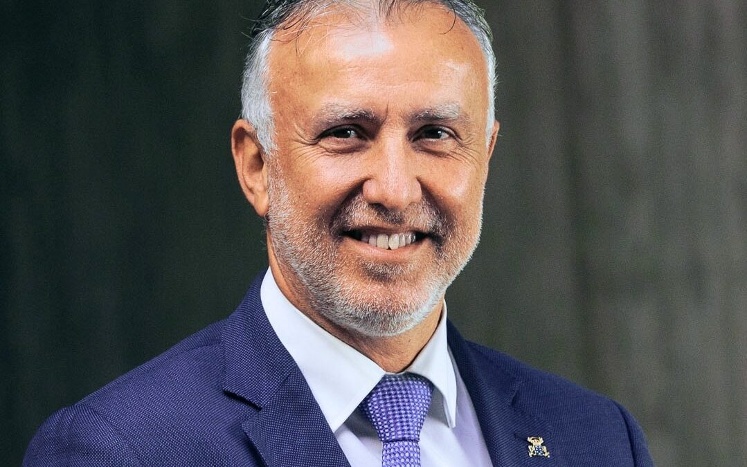 El presidente de Canarias, Ángel Víctor Torres, acepta formar parte del Comité del Centenario