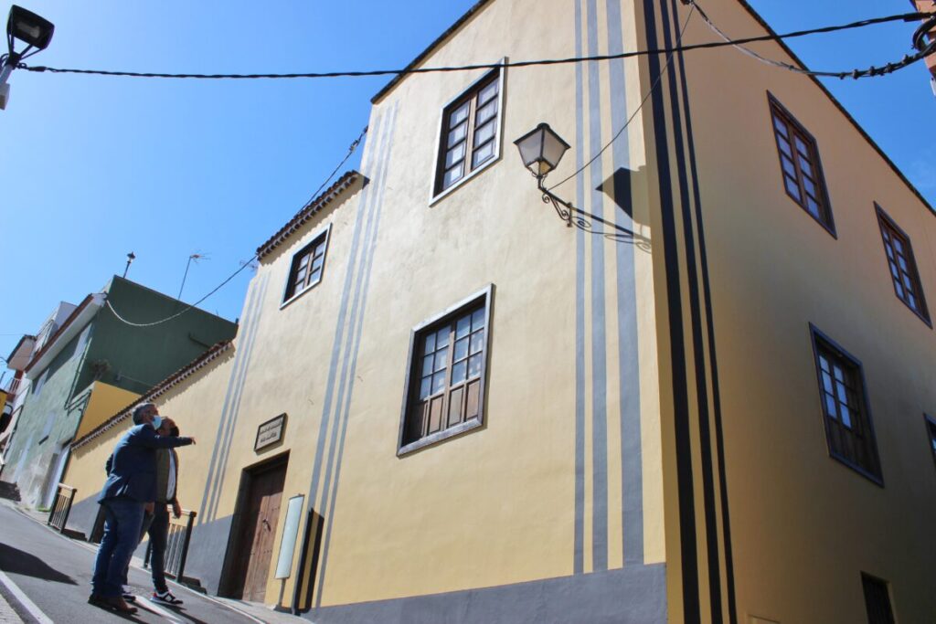 El-Alcalde-y-el-concejal-de-Obras-comprobando-el-resultado-de-las-obras El-Alcalde-y-el-concejal-de-Obras-comprobando-el-resultado-de-las-obras