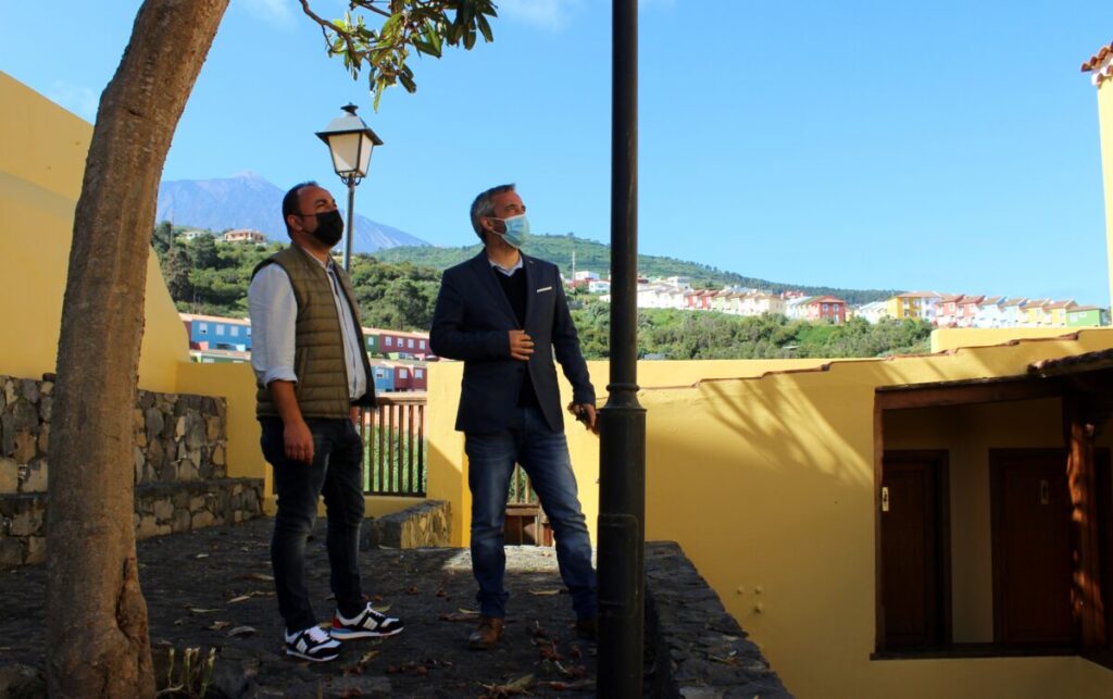 El-Alcalde-y-el-concejal-de-Obras-en-el-interior-de-la-Casa-Amarilla El-Alcalde-y-el-concejal-de-Obras-en-el-interior-de-la-Casa-Amarilla