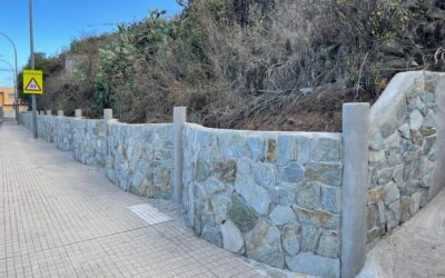 Un nuevo muro de contención mejora la seguridad del tramo escolar de Los Quevedos
