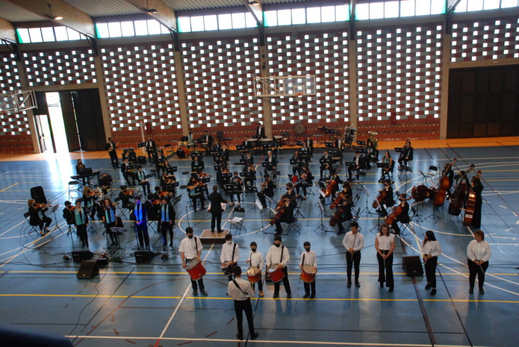La-Orquesta-Filarmonica-junto-a-la-banda-XIX-de-Marzo La-Orquesta-Filarmonica-junto-a-la-banda-XIX-de-Marzo