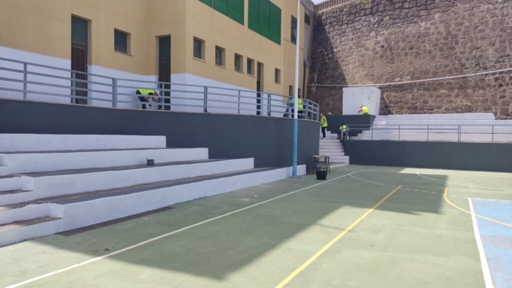 Operarios-trabajando-en-el-Polideportivo-2
