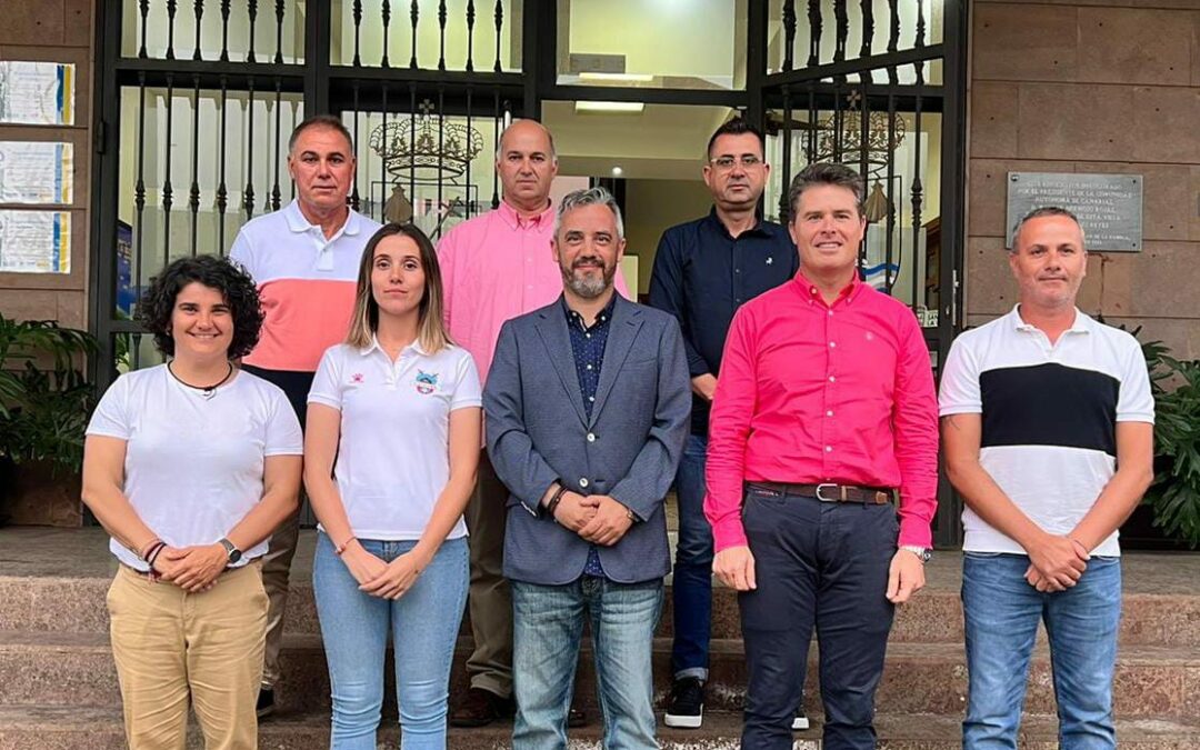 El Ayuntamiento reconoce la labor de los patrocinadores del CD Alenes por su contribución al fútbol femenino ramblero