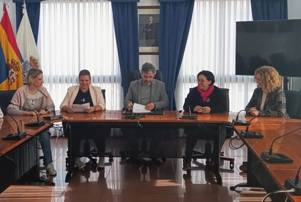El-Alcalde-y-la-Concejala-junto-a-las-representantes-de-ambas-AMPA-2