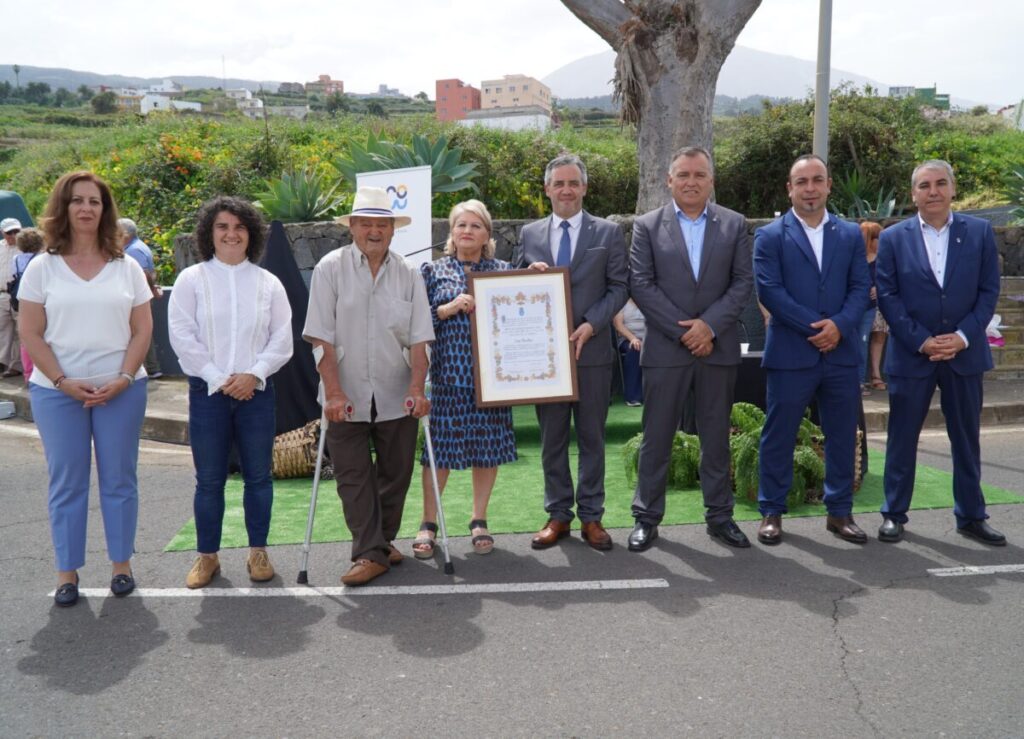Foto-de-Familia-final-con-representantes-de-los-Alzados-y-corporacion