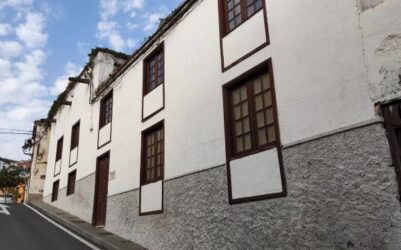 Trabajos de mejora y embellecimiento de dos iconos del Patrimonio Histórico local