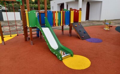 Mejoras de mobiliario y seguridad en los parques infantiles