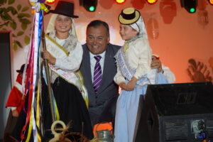 Tania Ramos junto al Alcalde y la Romera Infantil 2022 Tania Ramos junto al Alcalde y la Romera Infantil 2022