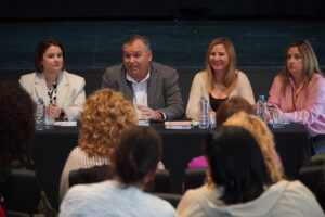 La Directora Insular, Alcalde, Concejala y técnica municipal M José Hdez (I-D), durante el acto La Directora Insular, Alcalde, Concejala y técnica municipal M José Hdez (I-D), durante el acto