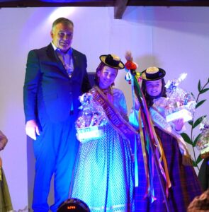 El alcalde junto a la Romera Infantil y la Romera Infantil 2023