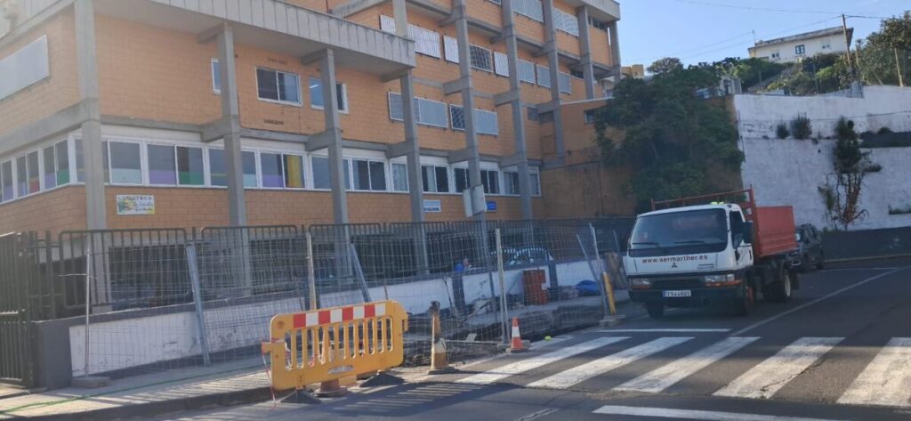 Obras del paso de peatones elevado Obras del paso de peatones elevado