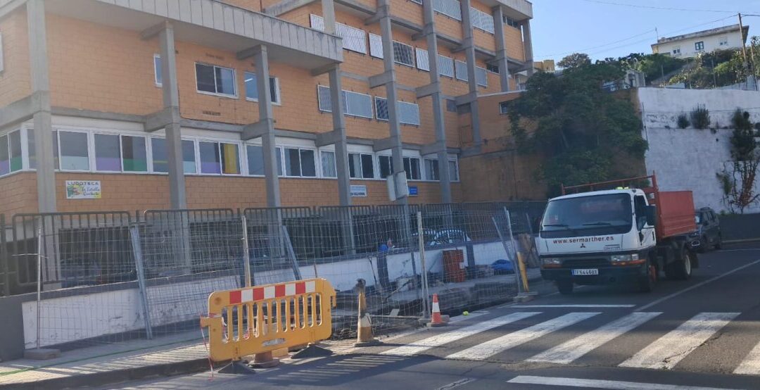 Un paso elevado mejora la seguridad del CEIP Francisco Afonso Carrillo
