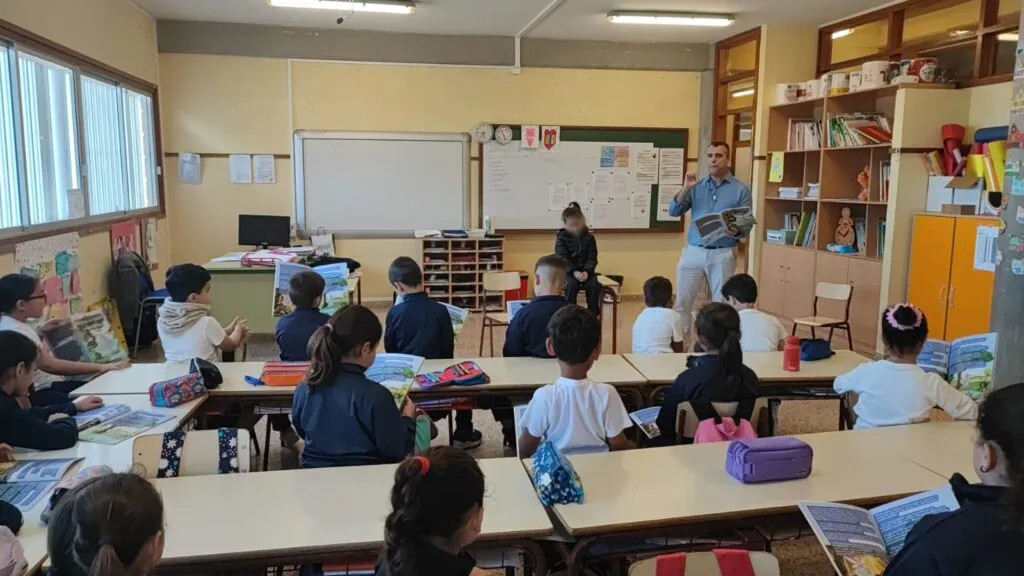 Fernando Armas en el CEIP durante el taller Fernando Armas en el CEIP durante el taller