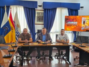 Jonay Méndez (I), Juan Siverio y José Hernández en la presentación