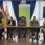 Debate tras la firma entre concejales y productores