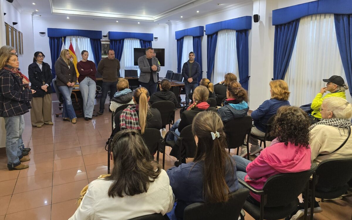 Bienvenida a los nuevos empleados en el Saón de Plenos