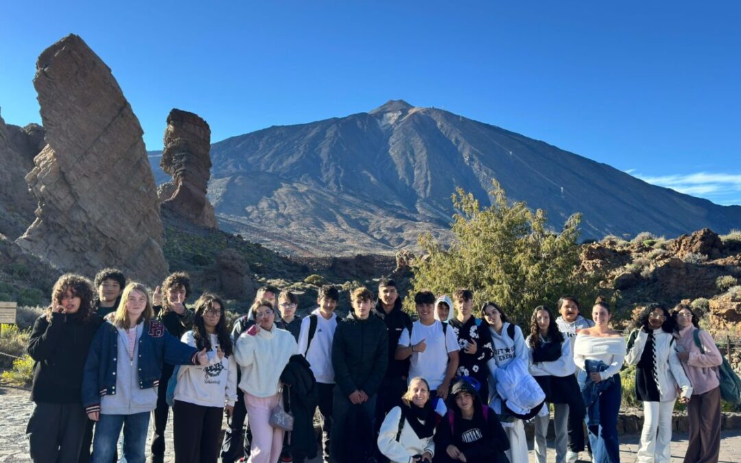 Juventud fomenta el contacto con la naturaleza y el ocio saludable entre los jóvenes de la Villa