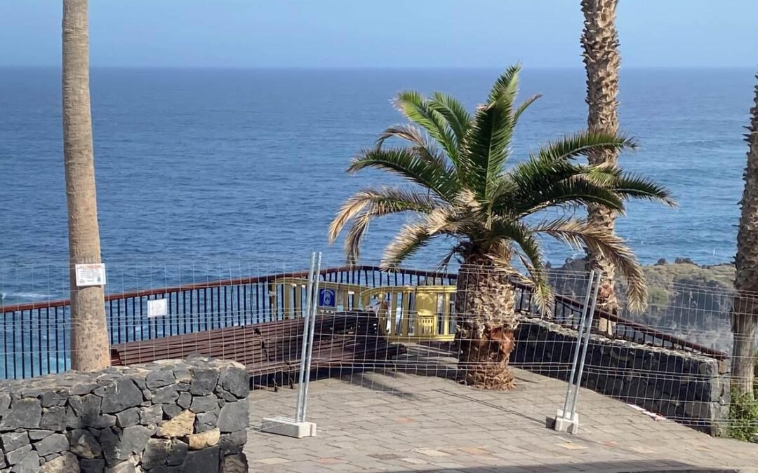 Comienzan las obras de mejora del mirador de la playa de Los Roques, una actuación elegida por los vecinos en los Presupuestos Participativos